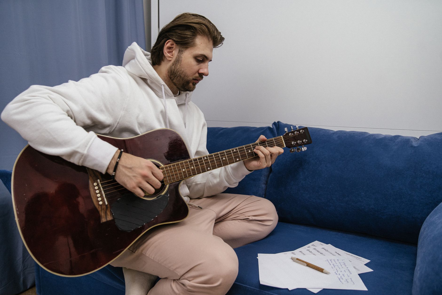How Nashville Songwriting Rooms Turn Three Strangers Into Hit Writers